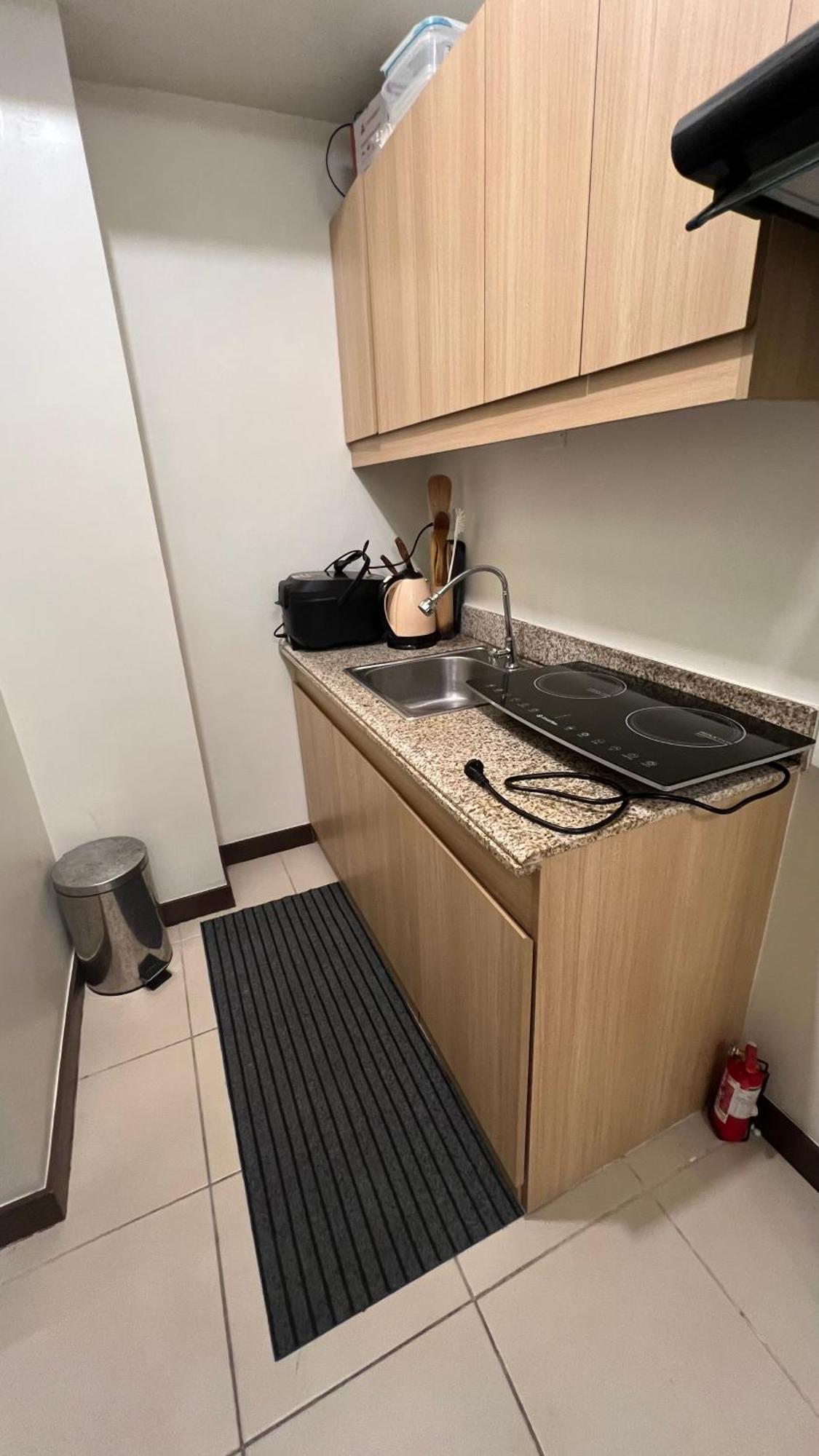 Brixton Place, Weston Tower Манила Екстериор снимка